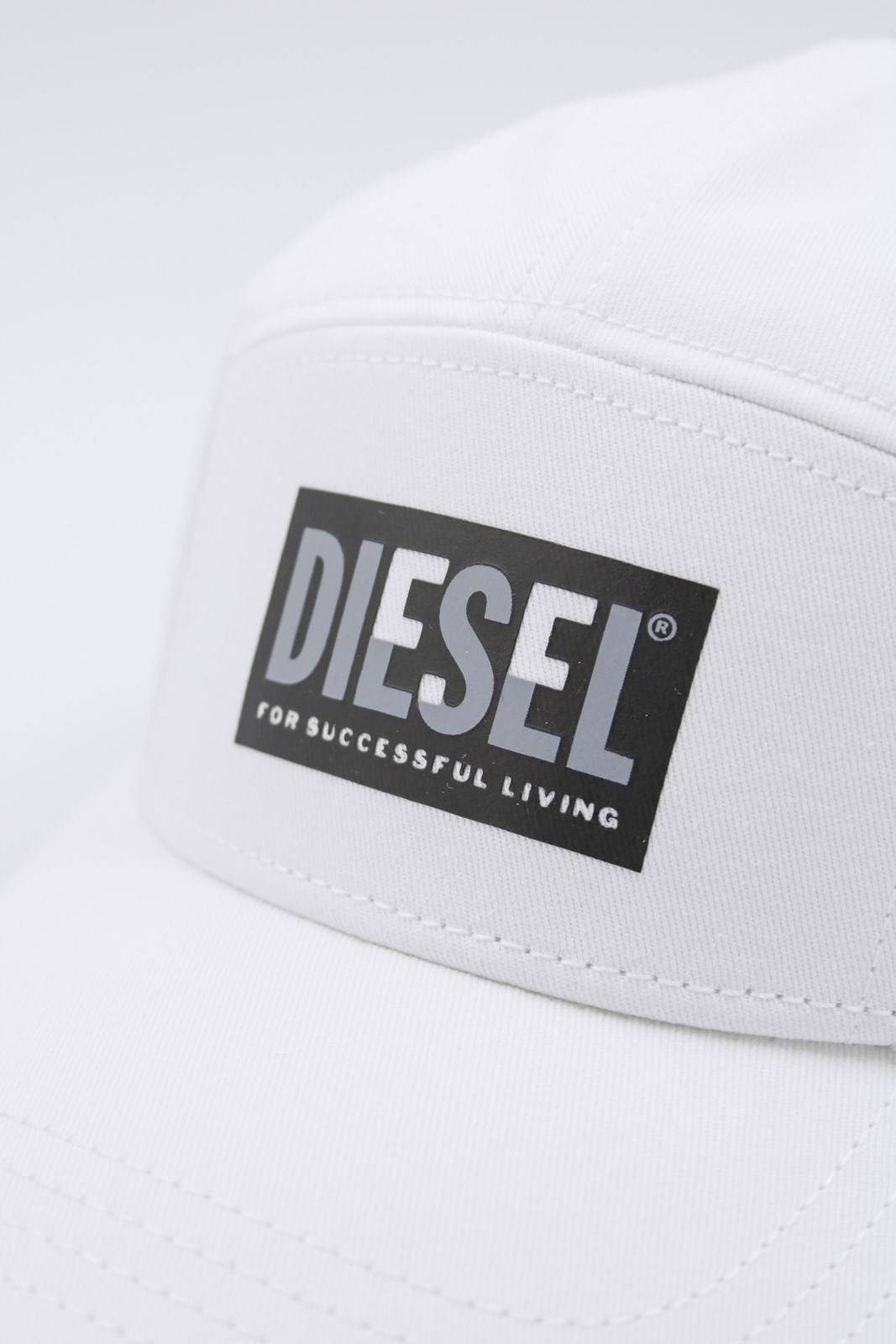 CAPPELLO DIESEL J00442 BIANCO-2